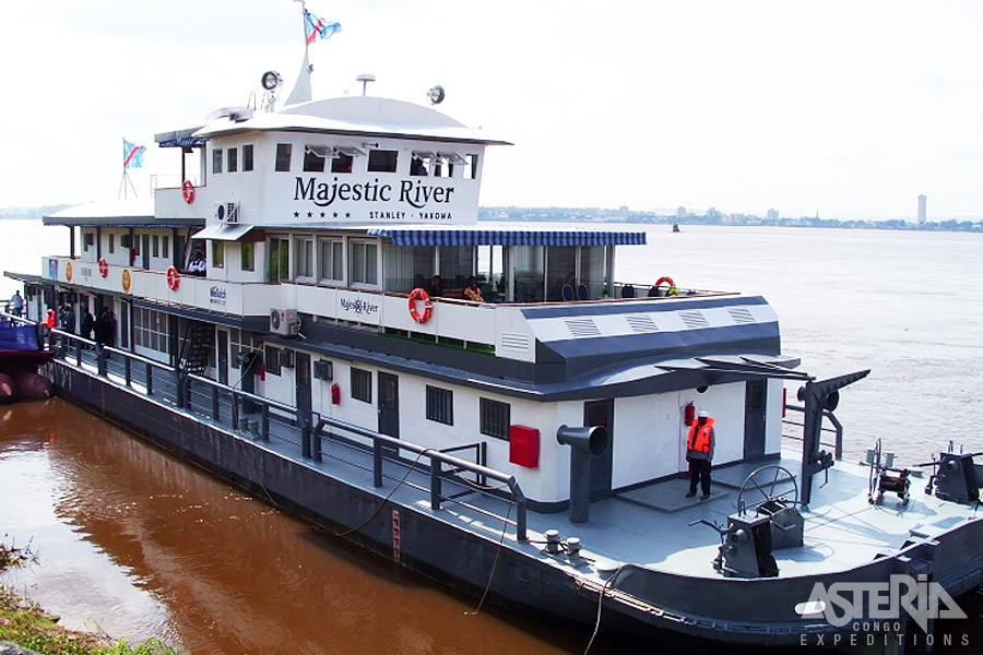 Op de Majestic River geniet u van een uitzonderlijk zicht op de Congostroom, Kinshasa en Brazzaville